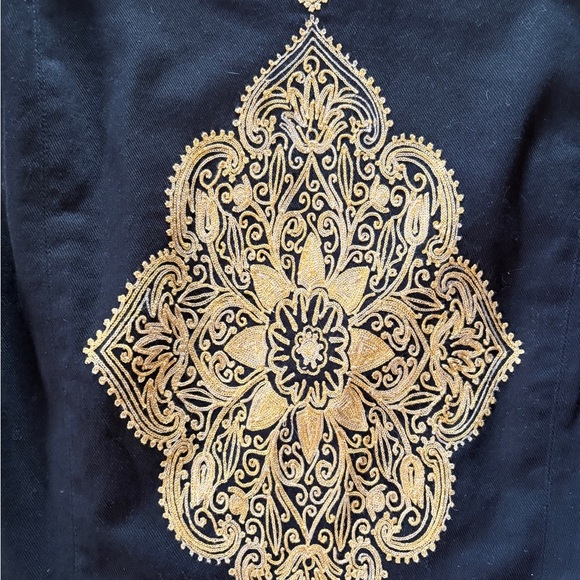 Elegant Black and Gold Women's Blazer - Picture 12 of 16